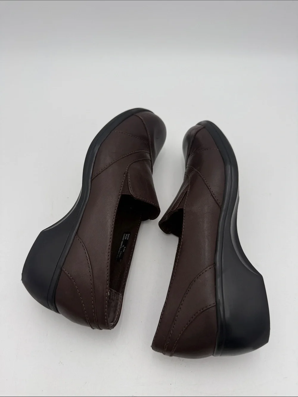 Clarks Women's Brown Leather Slip-On Loafers 6.5M casual office comfort retro